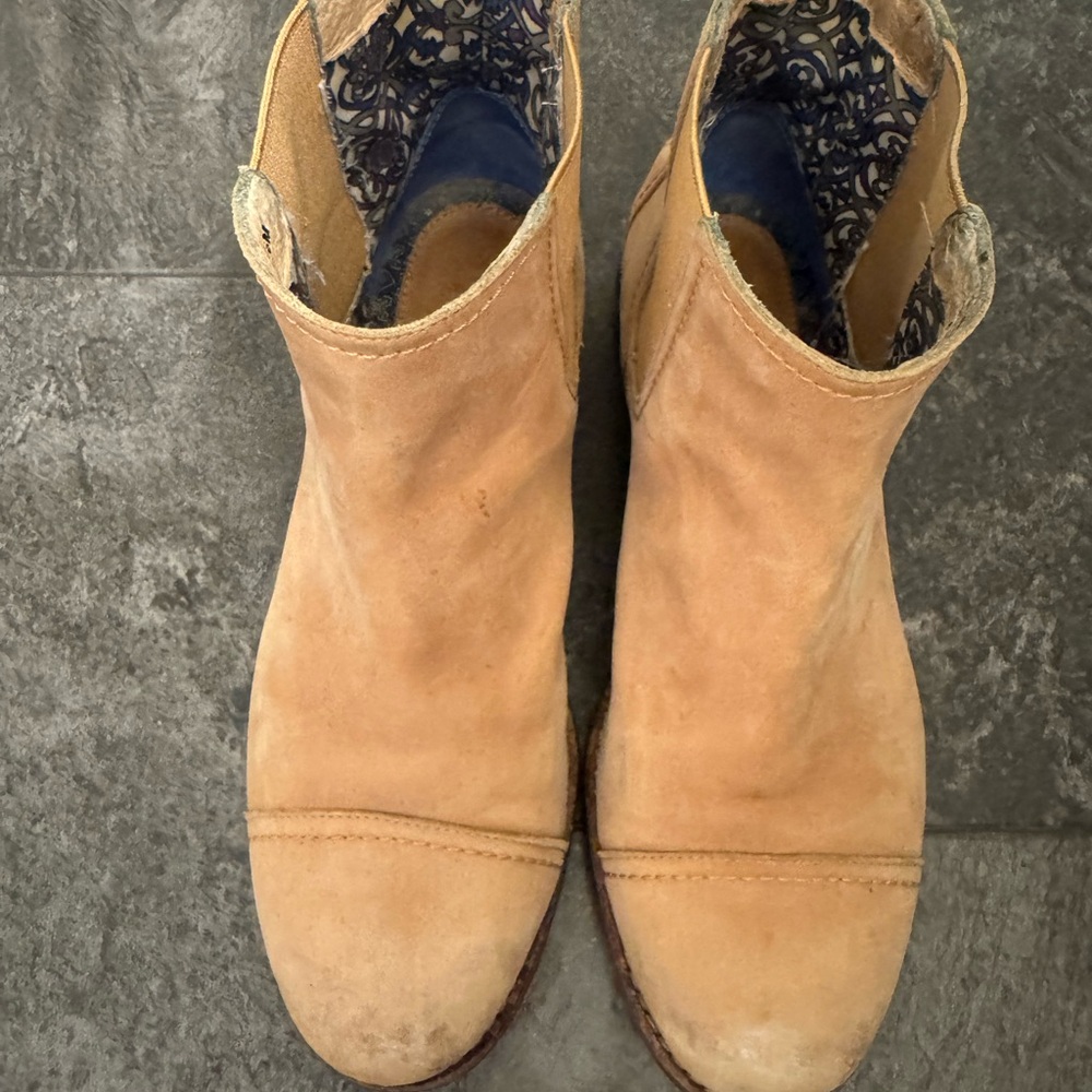 Sperry tan leather Chelsea boots